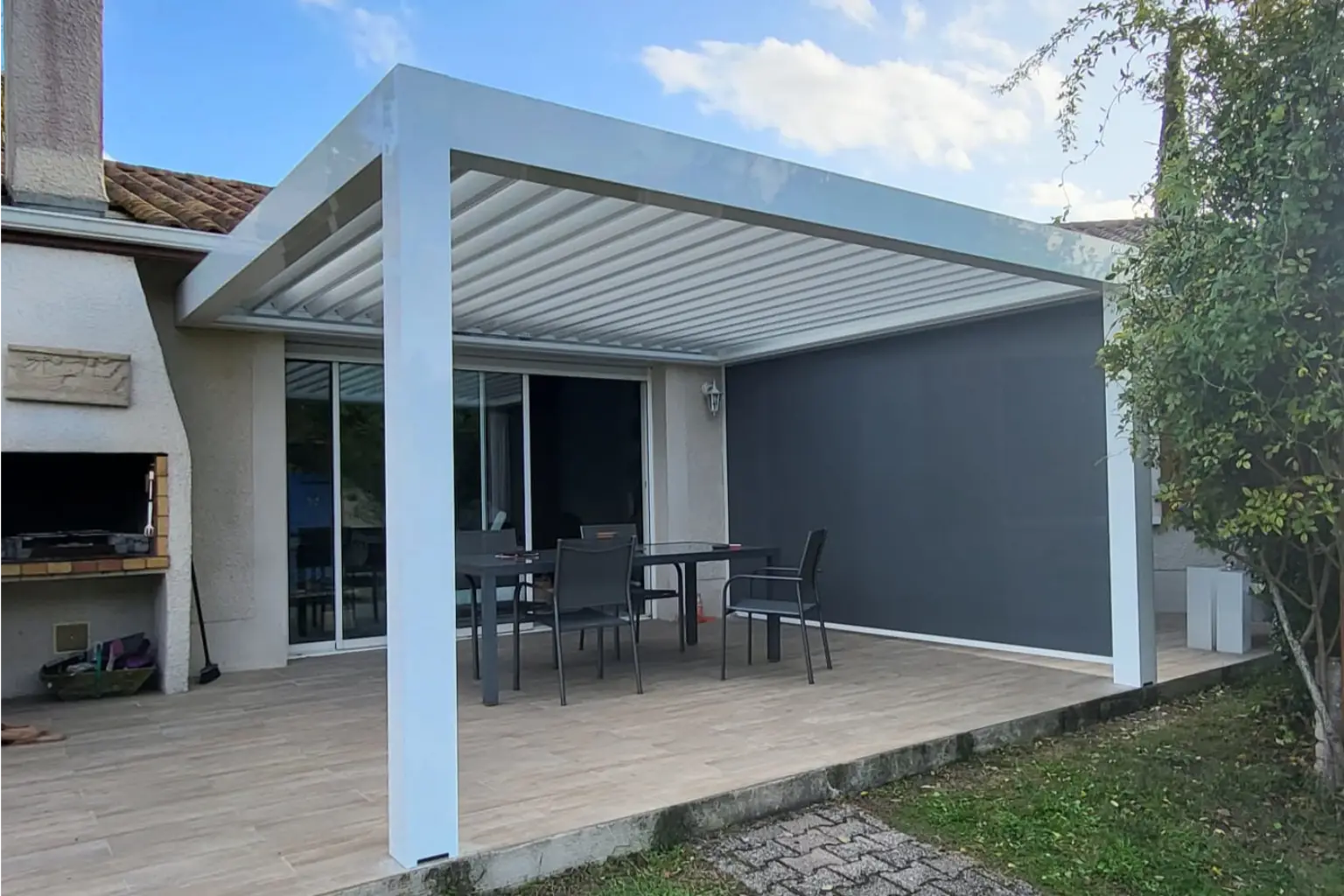 Pergola à lame orientable installée à Merignac