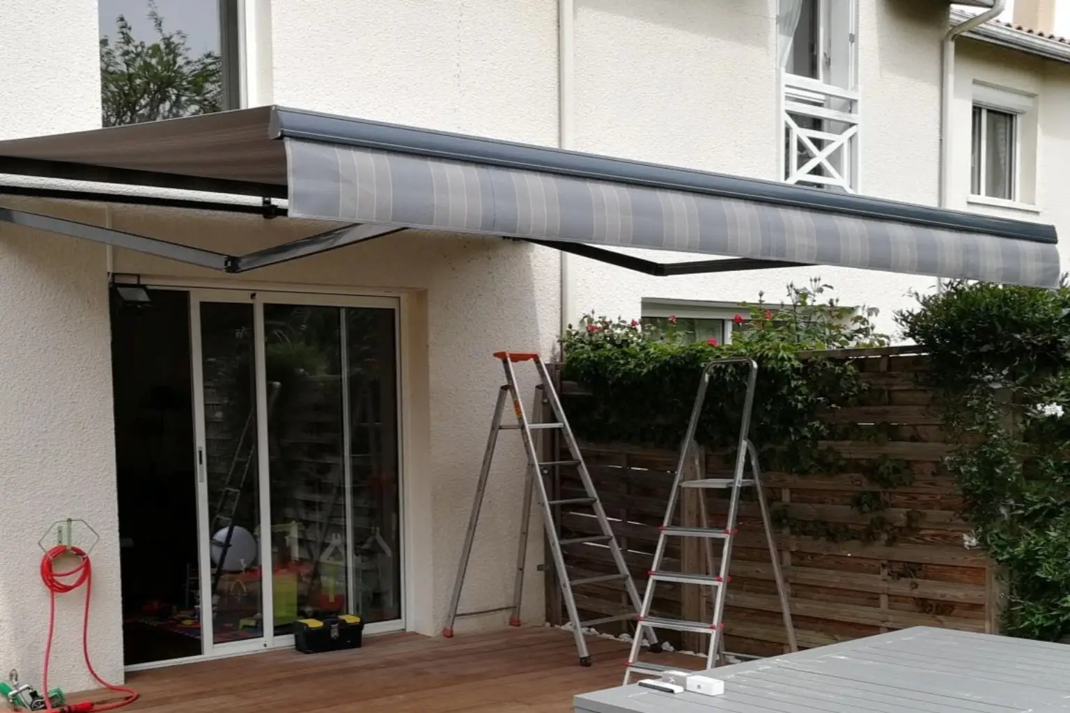 Store banne monobloc Somfy toile Dickson à Bordeaux